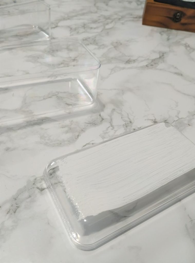 Plastic lid painted white.