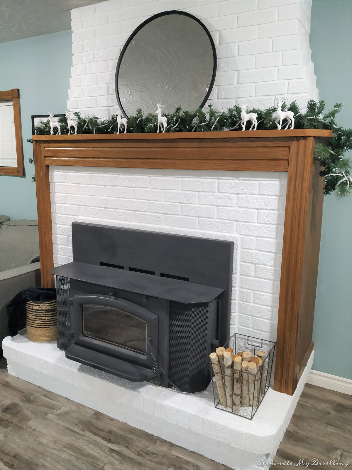 Minimalist Christmas fireplace