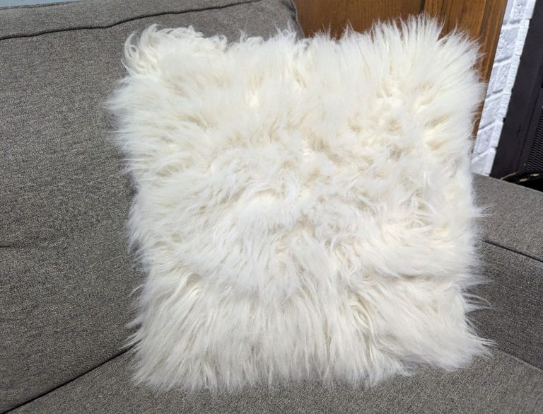 Easy Way to Make Fur Pillows Fluffy Again Rekindle My Dwelling