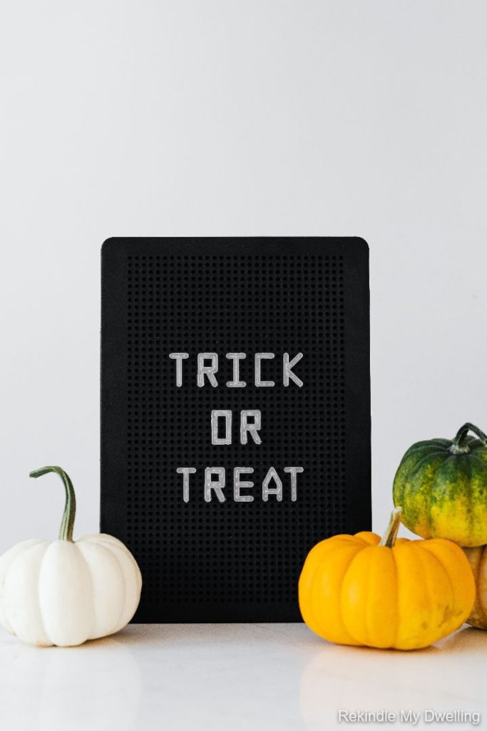 Trick or treat sign.