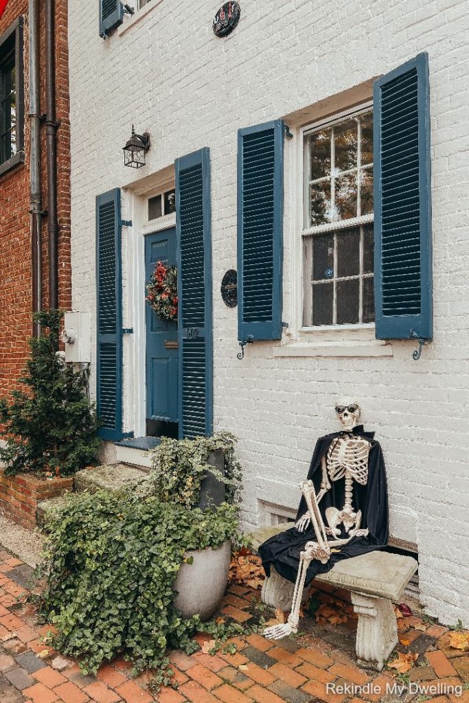 Decorated Halloween porch.